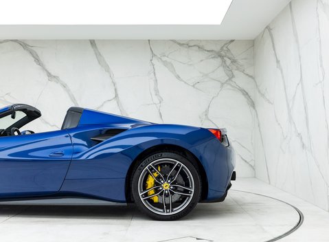 Ferrari 488 Spider 34
