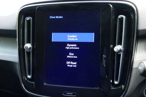 Volvo XC40 2.0 XC40 Inscription Pro B4 MHEV Auto 5dr 39