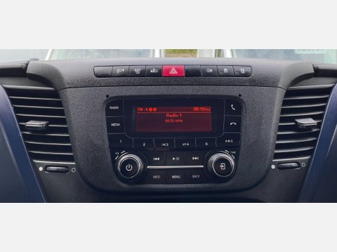 Iveco Daily 2.3D HPI 14V Business 35S 3520 Panel Van 5dr Diesel HiMatic MWB H2 Euro 6 ( 30
