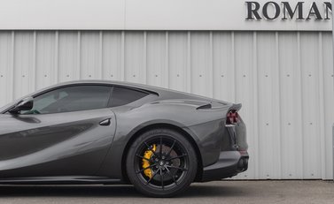 Ferrari 812 Superfast 33