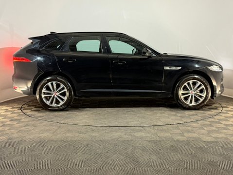 Jaguar F-Pace R-SPORT AWD 4