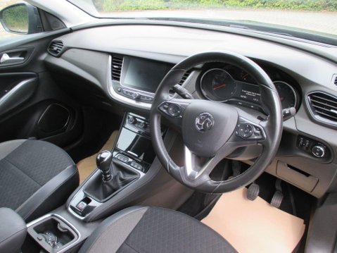 Vauxhall Grandland X 1.2 Turbo Tech Line Nav Euro 6 (s/s) 5dr 17