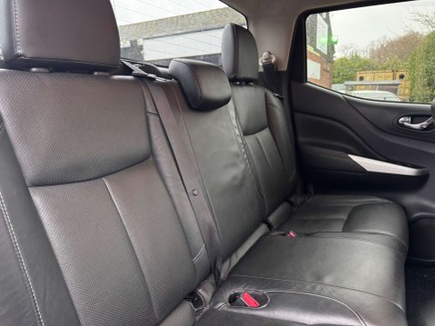 Nissan Navara 2.3 Navara Tekna dCi 4WD 5dr 28