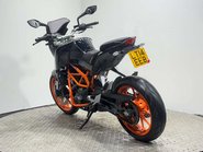 KTM 390 DUKE 2014 FULL HISTORY ONLY 5K VERY CLEAN A2 READY NAKED BIKE 390CC 5