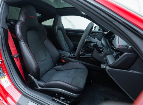 Porsche 911 Carrera GTS (992) 14
