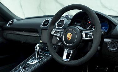 Porsche 718 Boxster Spyder 12