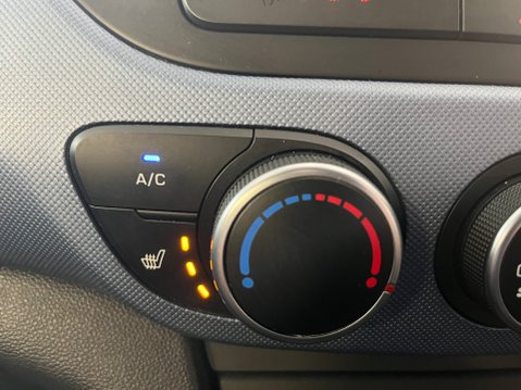 Hyundai i10 1.2 PREMIUM 16