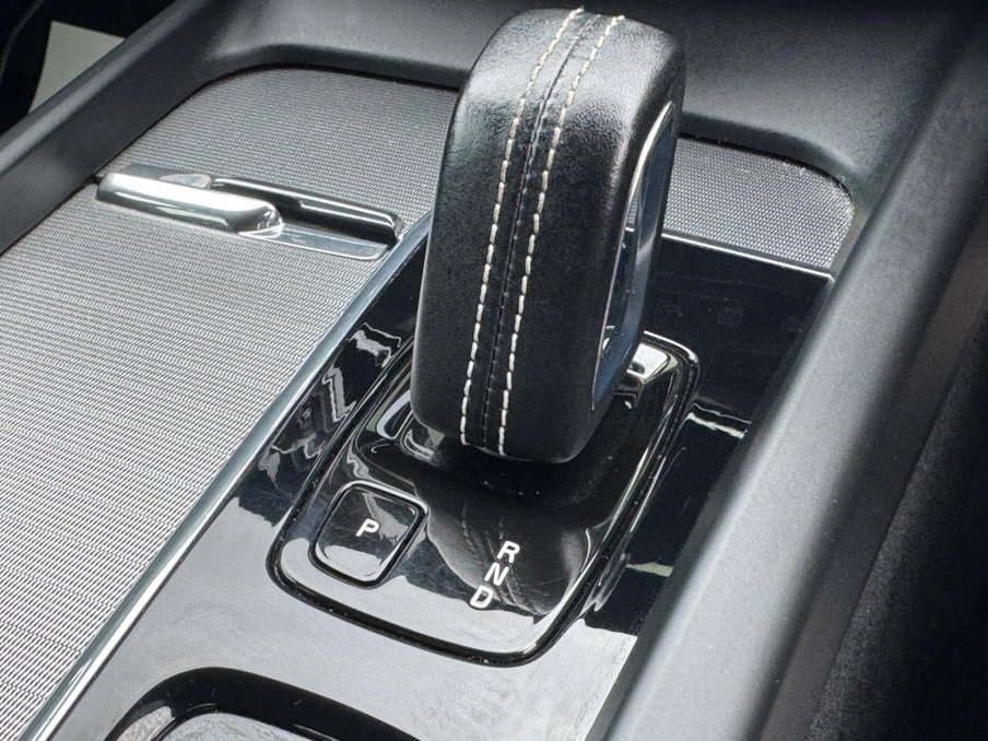 2021 Volvo V60 — image 30