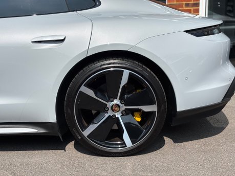 Porsche Taycan Performance Plus 93.4kWh Saloon 4dr Electric Auto RWD (476 ps) 13