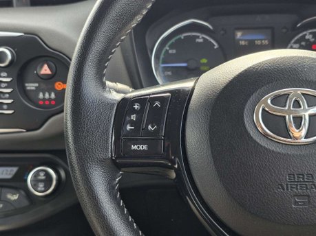 Toyota Yaris 1.5 VVT-h Icon Tech Hatchback 5dr Petrol Hybrid E-CVT Euro 6 (s/s) (100 ps) 33