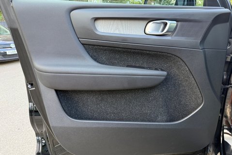 Volvo XC40 B4 INSCRIPTION PRO AWD MHEV - ONE OWNER - PAN ROOF - APPLE CARPLAY  27