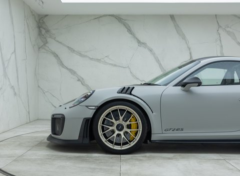 Porsche 911 GT2 RS (991) 48