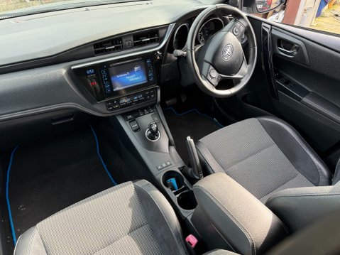 Toyota Auris VVT-I EXCEL HYBRID AUTO 18