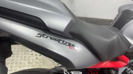 Triumph Street Triple R 2014 ONLY 15K NEW MOT ARROW EXHAUST VERY CLEAN NAKED 49