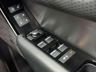 Land Rover Range Rover Velar 2.0 D180 R-Dynamic SE SUV 5dr Diesel Auto 4WD Euro 6 (s/s) (180 ps) 52