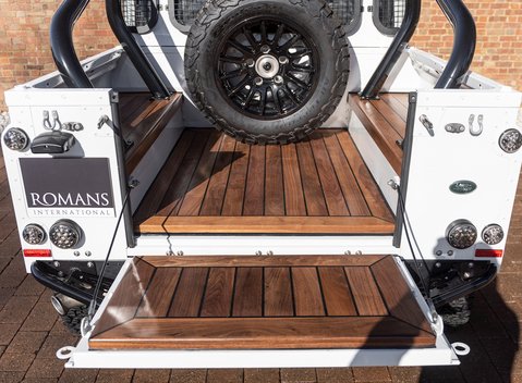 Land Rover Defender 90 Bowler Edition 31