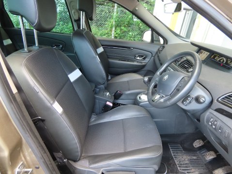 Renault Scenic DYNAMIQUE TOMTOM VVT 10