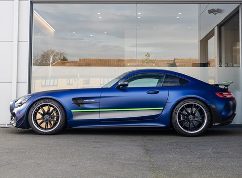 Mercedes-Benz AMG GT R PRO 3