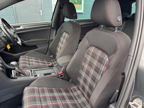 Volkswagen Golf GTI TSI DSG 41