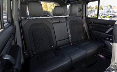 Land Rover Defender 110 V8 14