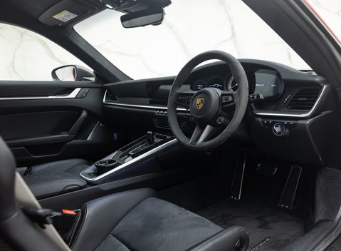 Porsche 911 Turbo S (992) Lightweight 13