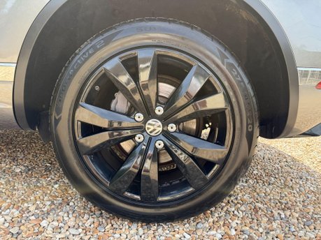 Volkswagen Touareg 3.0 TDI V6 BlueMotion Tech R-Line Tiptronic 4WD Euro 6 (s/s) 5dr 11