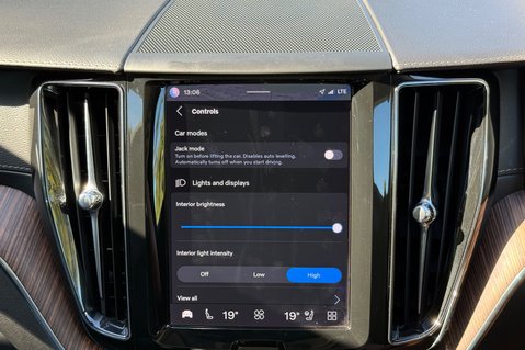 Volvo XC60 RECHARGE T8 ULTIMATE DARK AWD -PLUG IN HYBRID - VAT Q -PAN ROOF  57