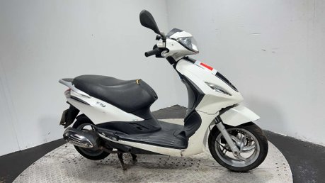 Piaggio Fly 16K 2015 RUNNING PROJECT BIKE SPARES OR REPAIR 125CC 3