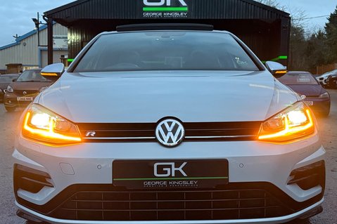 Volkswagen Golf R TSI 4MOTION DSG -LEATHER -CAMERA-PRETORIAS -PAN ROOF -WHITE/SILVER -GHOST 22