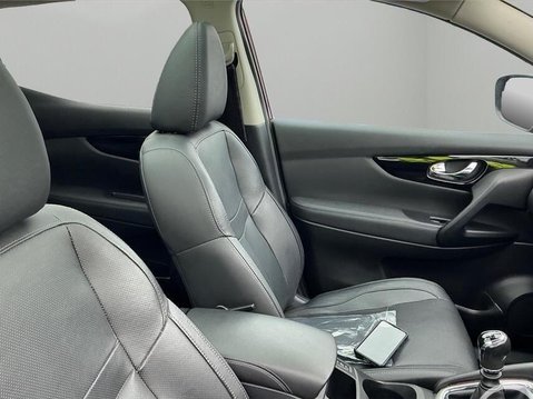 Nissan Qashqai 1.5 dCi Tekna 2WD Euro 5 (s/s) 5dr 12