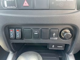 Mitsubishi L200 2.4 L200 Barbarian DI-D Auto 4WD 34