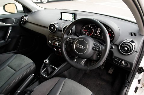 Audi A1 SPORTBACK TFSI SPORT NAV 4