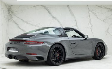 Porsche 911 Targa 4 GTS (991.2) Targa 10