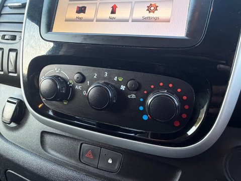 Renault Trafic 1.6 dCi 27 Sport Nav SWB Standard Roof Euro 6 5dr 29