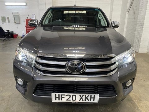 Toyota Hilux INVINCIBLE 4WD D-4D DCB 2