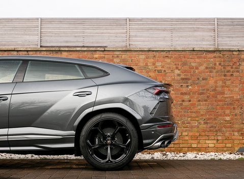 Lamborghini Urus 26