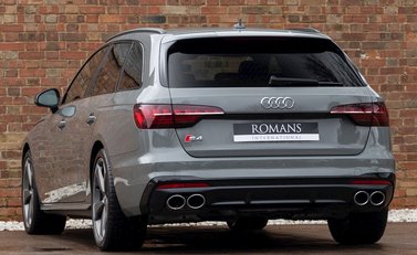 Audi S4 Avant Black Edition 3