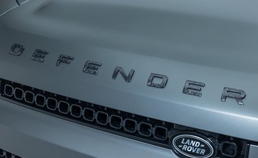 Land Rover Defender 110 OCTA EDITION ONE 37