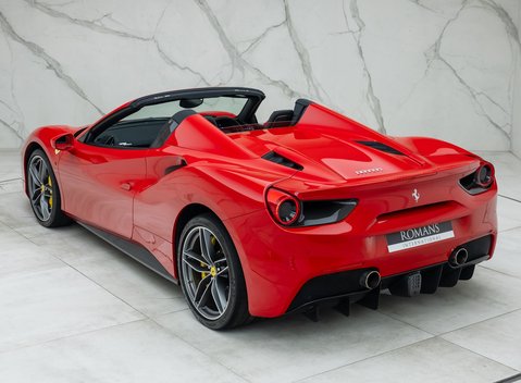 Ferrari 488 SPIDER 12