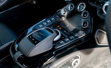 Aston Martin V8 Vantage 19