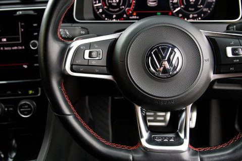 Volkswagen Golf GTI PERFORMANCE TSI DSG 20