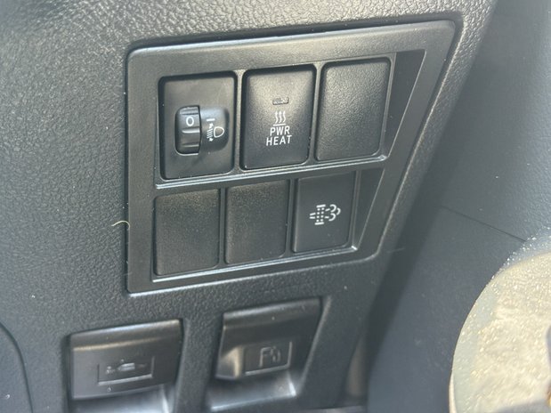 Toyota Hilux Active | 2.4 LT | Extended Cab | Tow Bar | Air Con | EURO 6 23