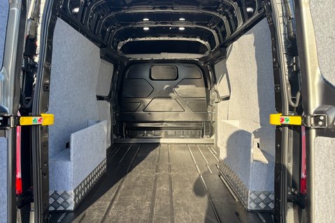 Ford Transit Custom 300 L2 H2 Limited 130 ps Panel Van 15