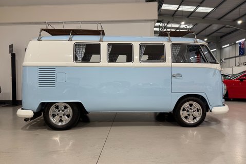 Volkswagen Transporter CARAVAN 2