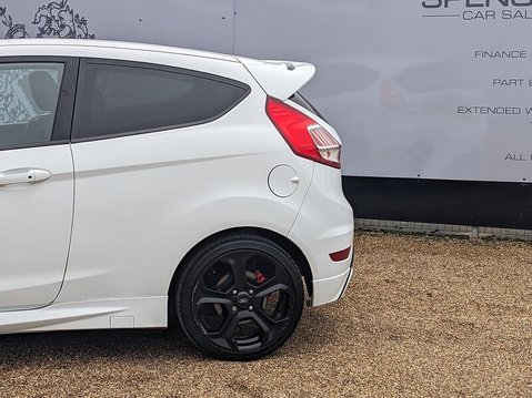 Ford Fiesta ST-3 6