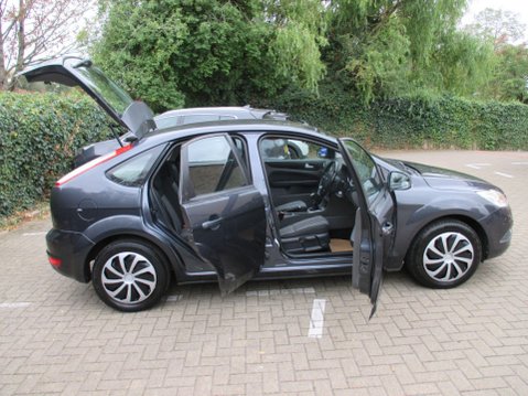 Ford Focus 1.6 Style 5dr 9