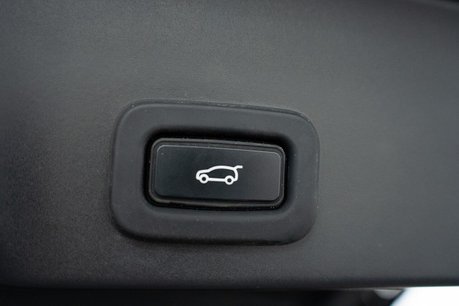 Land Rover Range Rover Evoque 2.0 P300 MHEV Autobiography SUV 5dr Petrol Auto 4WD Euro 6 (s/s) (300 ps) 34