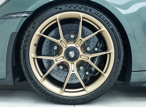 Porsche 911 GT3 TOURING (992) 23