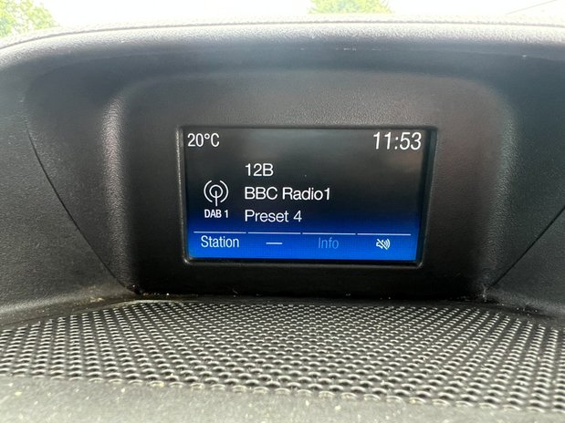Ford Transit Custom SWB L1H1 Low Roof Limited 270 Air Con Alloys Sensors EURO 6 NO VAT 30
