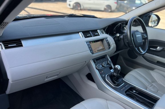 Land Rover Range Rover Evoque 2.2 SD4 PURE TECH PANORAMIC ROOF 27